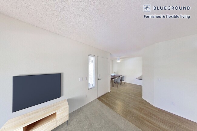 Foto del edificio - 823 Nordahl Rd