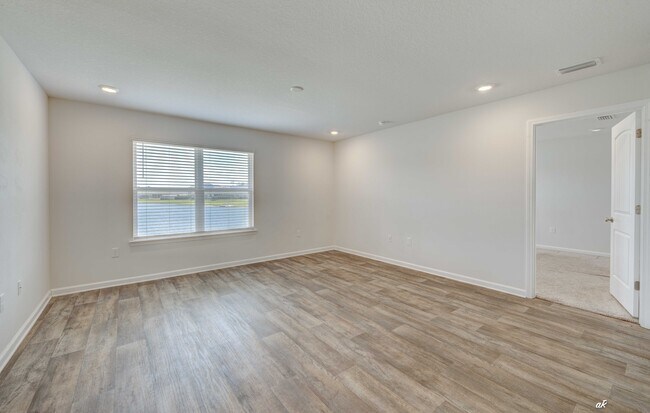 Foto del edificio - 335 Highbrook Rd