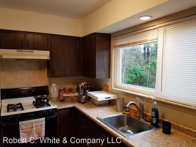 Building Photo - 2 br, 1 bath House - 35 Glenview Drive