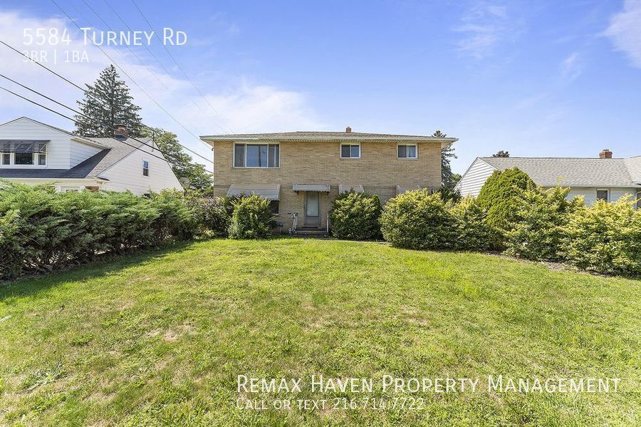 Foto principal - 5584 Turney Rd. - Down, Garfield Hts - 3 b...