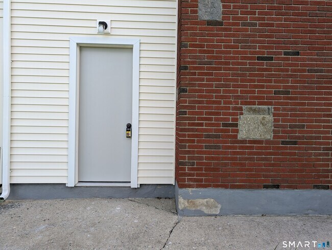 Foto del edificio - 1996 Huntington Rd