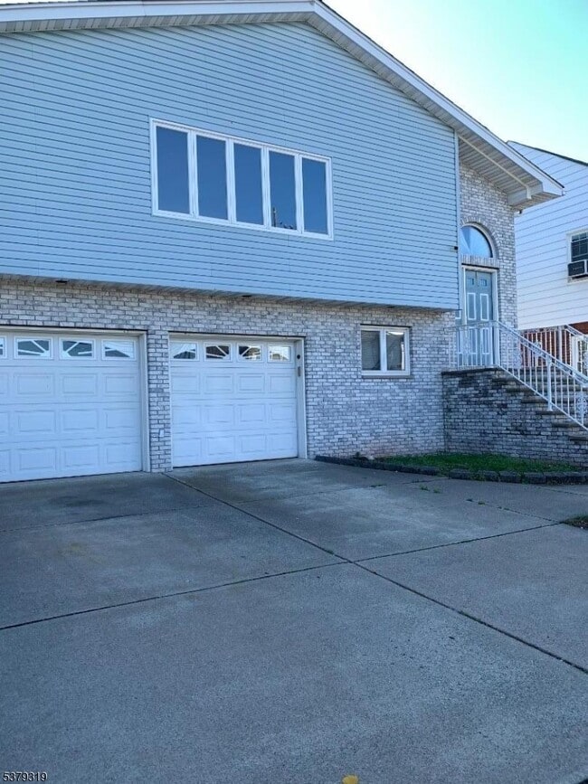 Building Photo - 248 Outwater Ln
