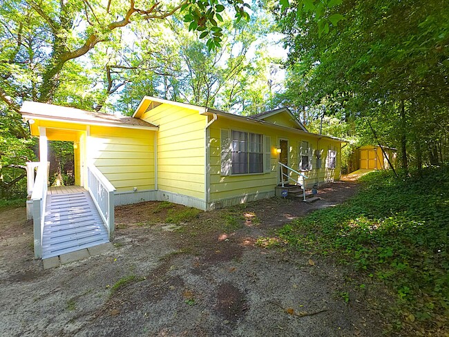 Foto del edificio - Welcome to this charming 3 bedroom, 2 bath...
