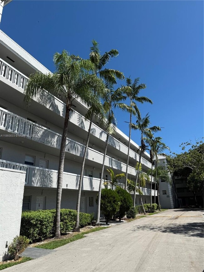 Building Photo - 17255 SW 95th Ave