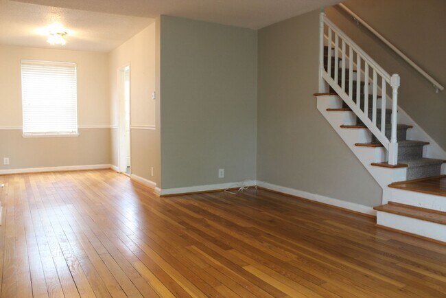 Foto del edificio - Gorgeous 2 Bed 2 Bath Brick Townhome in Be...