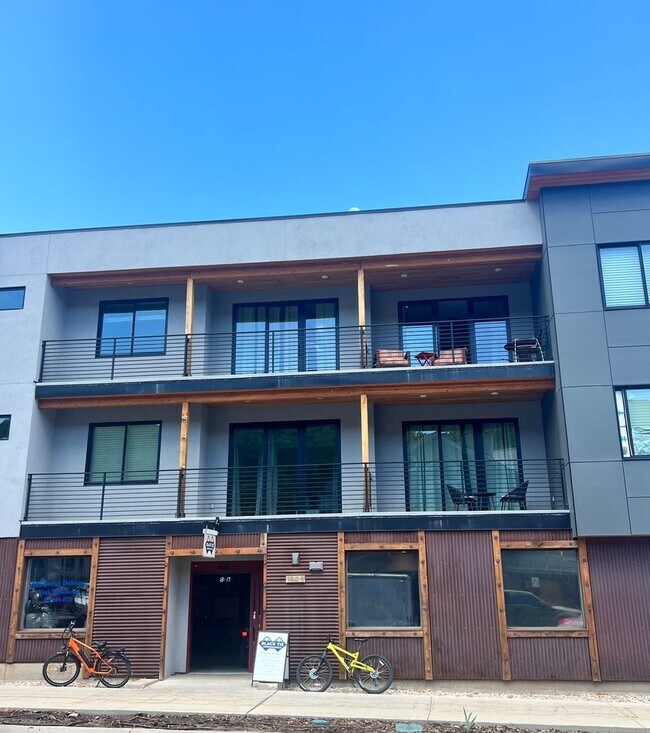 Building Photo - Modern One Bedroom in Prospector!
