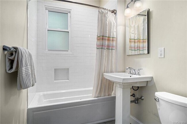 Foto del edificio - 461 Warburton Ave