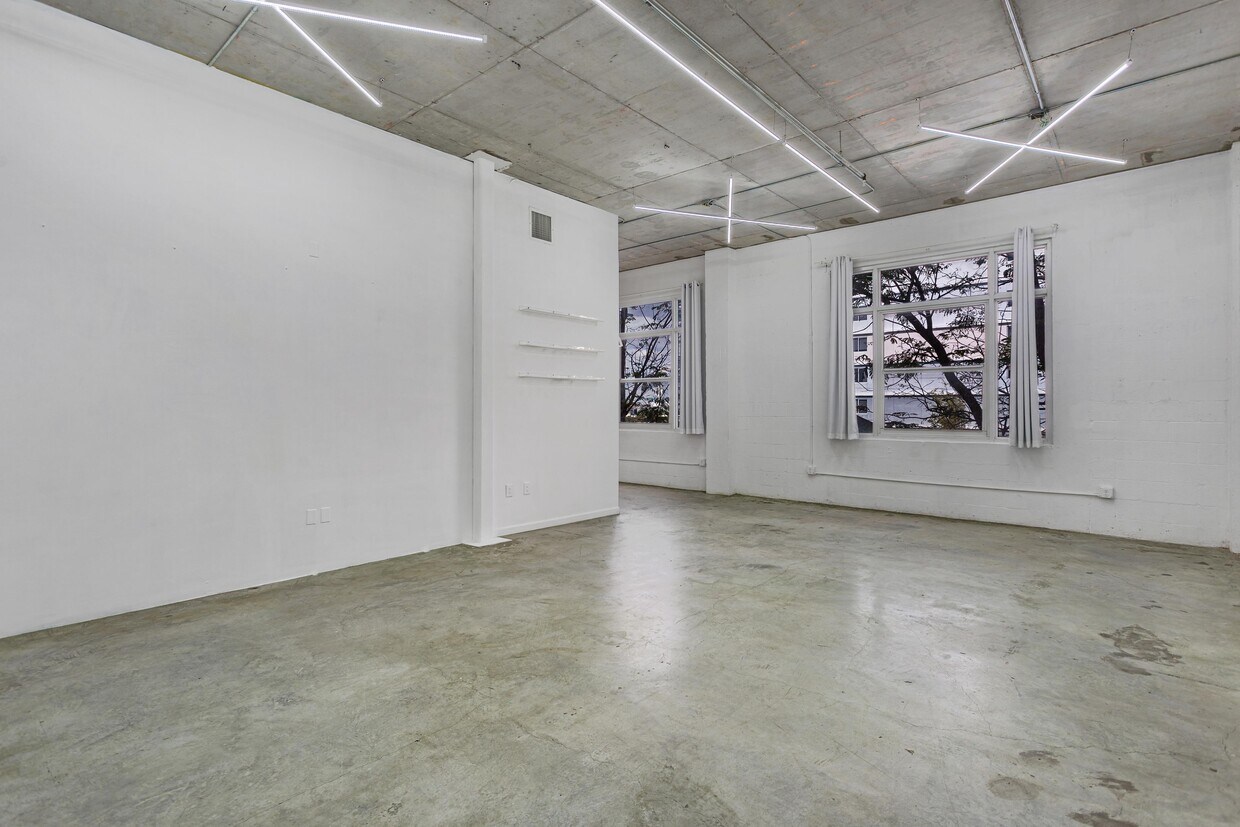 Primary Photo - 250 NW 23rd St