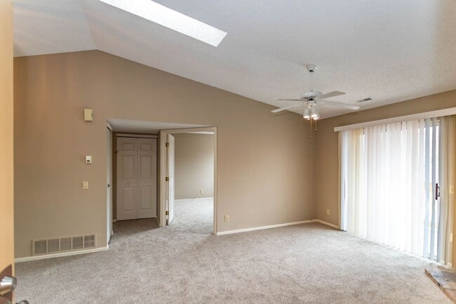 Building Photo - Cozy 2-Bed Condo with Fireplace, Garage & ...