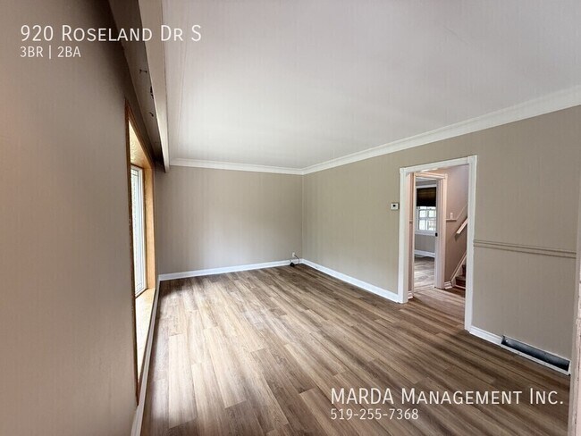 Photo du bâtiment - NEWLY RENOVATED 3 BED/2 BATH HOME ON ROSELAND GOLF COURSE + UTILITIES