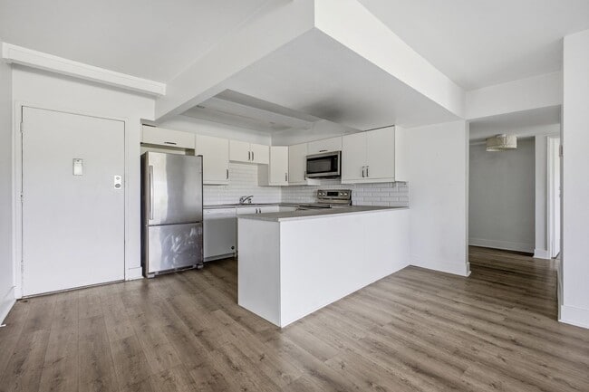Foto del edificio - Stunning Echo Park 2 Bed / 1 Bath with Breathtaking Lake Views
