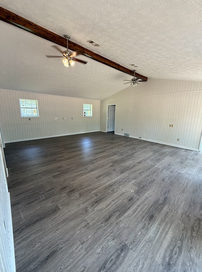 Building Photo - Spacious 3 Bedroom Home with 3 Full Baths – Move-In Ready!