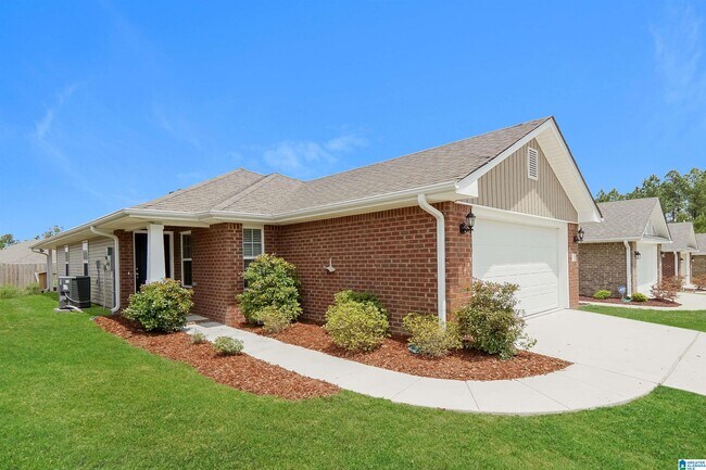 Building Photo - 335 Village Dr