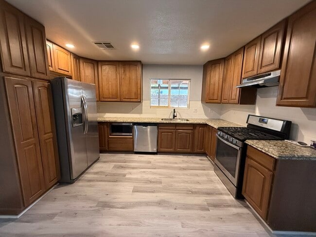 Building Photo - 2208 Glen Heather Way