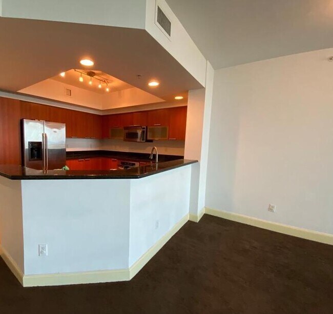 Building Photo - 14951 Royal Oaks Ln