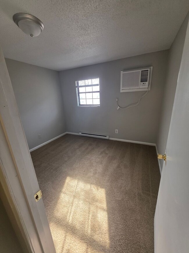 Building Photo - 3011 Broadbay Dr