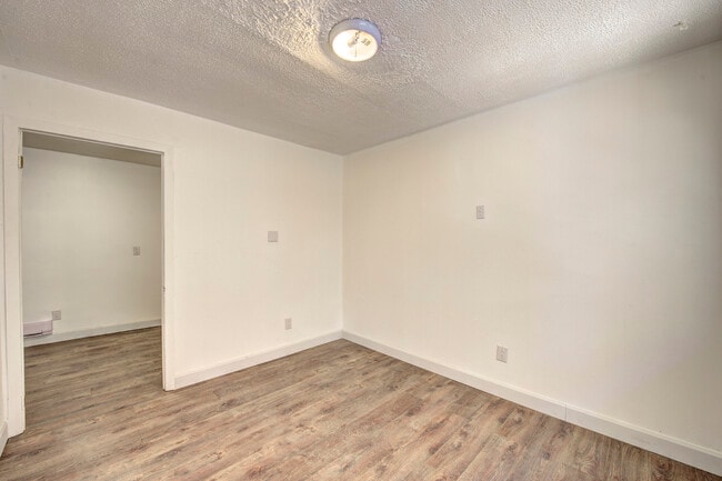 Building Photo - 5651 Boul Henri-Bourassa E