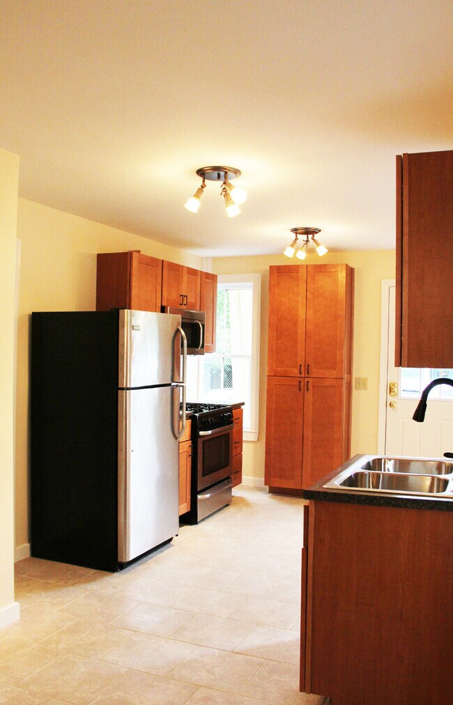 Building Photo - 39 Peru St