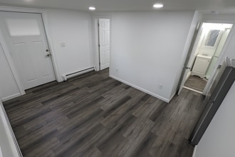 Building Photo - 40 Meadow Rd