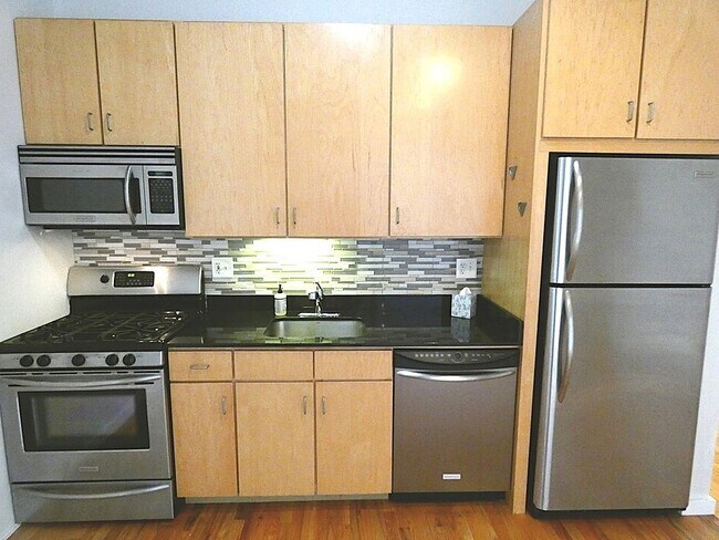 Foto del edificio - 630 N Franklin St