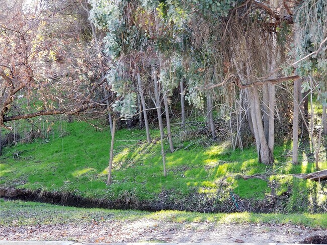 Building Photo - 402 24th St