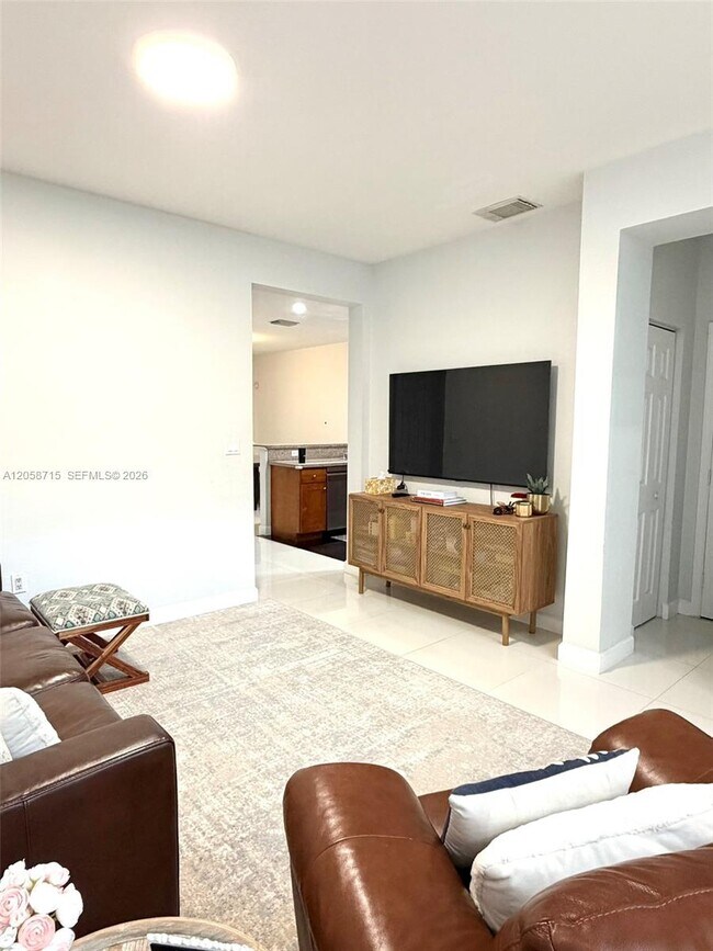Foto del edificio - 10780 NW 74th St