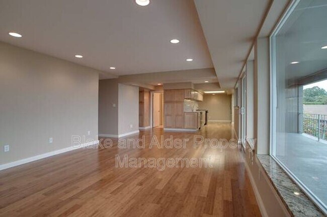 Foto del edificio - 4330 SW Council Crest Dr