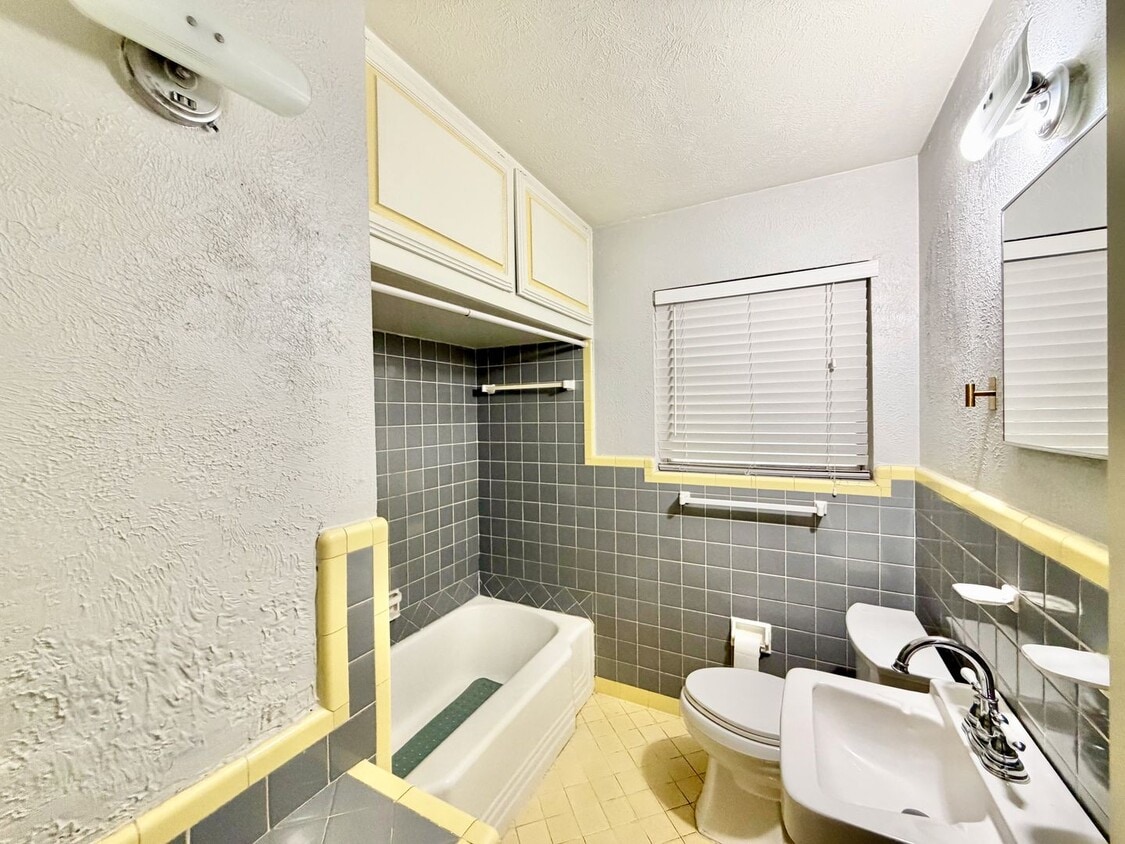 Building Photo - 10239 San Juan Ave