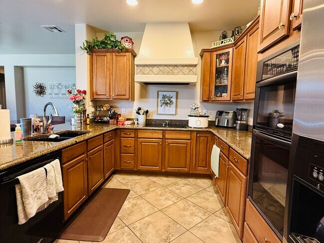 Foto del edificio - Available July 1, Ray and Higley, 3 bed, d...