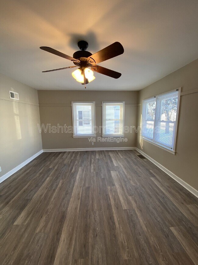 Foto del edificio - 427 W Murray St