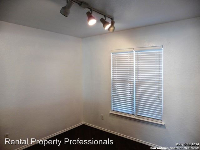Foto del edificio - 3 br, 2.5 bath House - 10 Beacon Oak