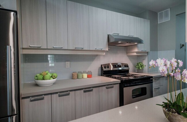 Building Photo - 630 Vesta