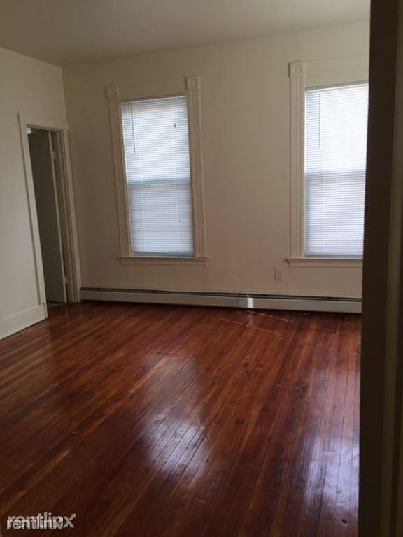 Building Photo - 442 Poplar St