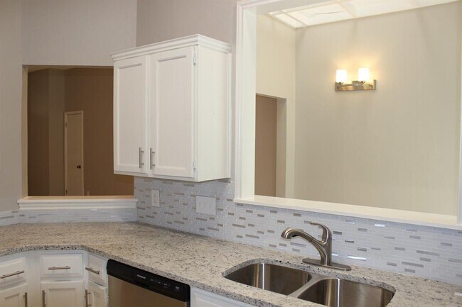 Building Photo - 2208 Quiet Wood Dr