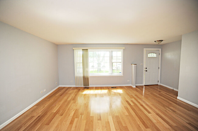 Building Photo - 312 S Salem Dr
