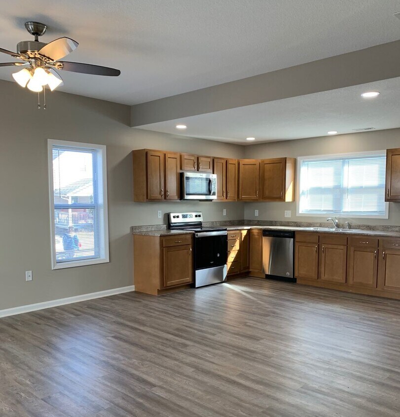 Primary Photo - Duplex Move in Ready!