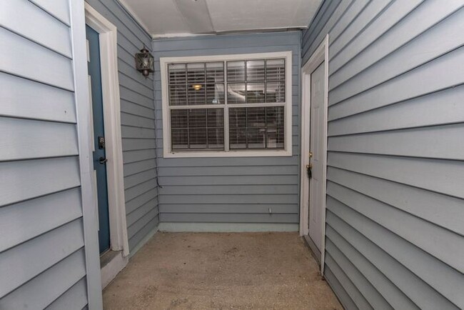 Foto del edificio - 2bedroom 2 bath townhouse with 2 car garage