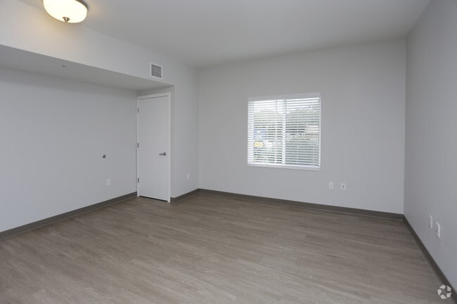 Alcove, 1BA - 569 SF - Residence at Discovery Square