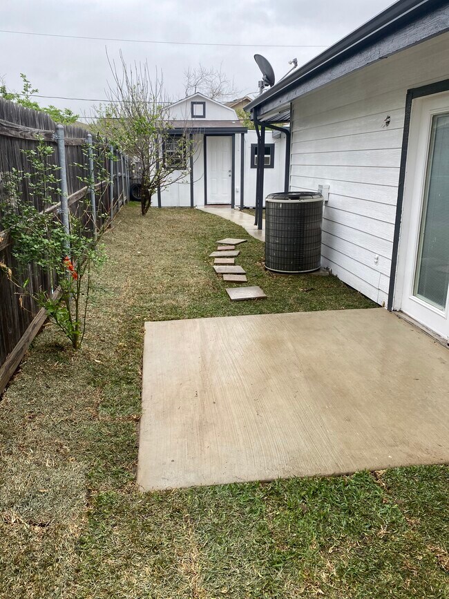 Building Photo - 5819 Timbercrest Dr