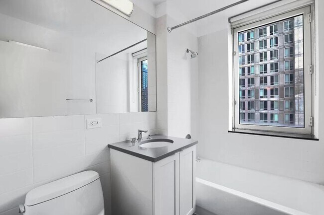 Foto del edificio - 3 bedroom in New York NY 10036