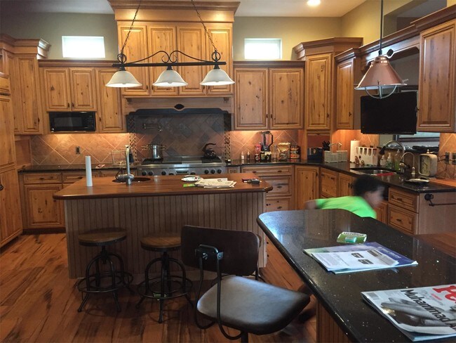 Building Photo - 412 River Island Dr