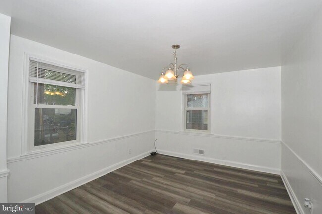 Building Photo - 1514 N Forest Park Ave