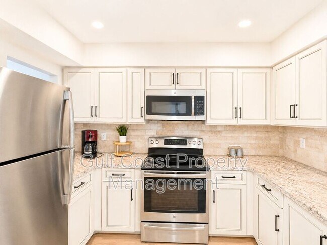 Building Photo - 9718 Hernando Ct