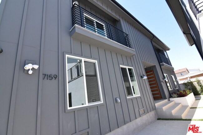 Foto del edificio - 7159 S La Cienega Blvd