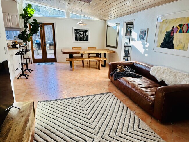 Living Room - 5149 Tendilla Ave