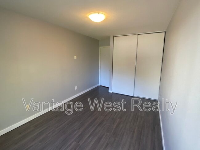 Building Photo - 395-395 Franklyn Rd
