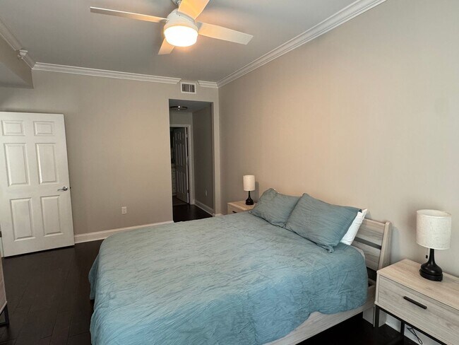 Foto del edificio - Fifth & Poplar - T.R. Lawing Realty Property