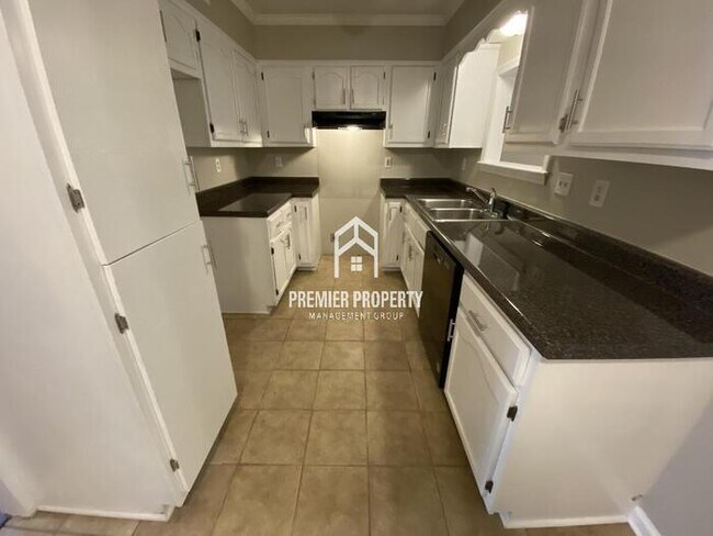 Foto del edificio - 4821 Greenlawn Cove