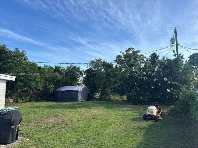 Foto del edificio - 420 NE 12th St