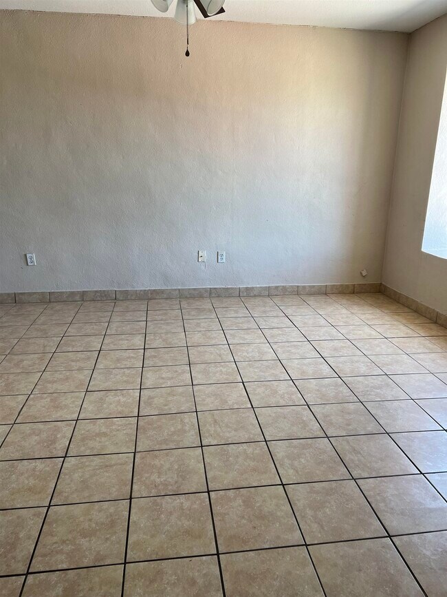 Foto del edificio - 3319 Mier St